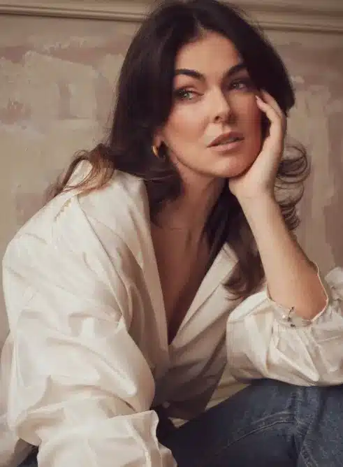 Serinda Swan Partner Relationship, Age, Net Worth, Career & Full Biography 